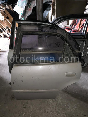 Toyota corolla sol arka kapı zz111