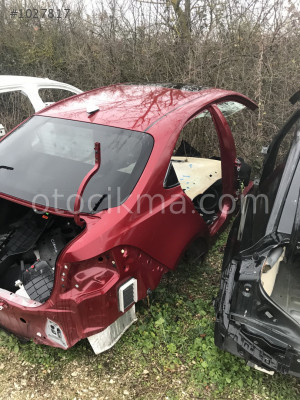 TOYOTA COROLLA SAĞ ARKA KESME ÇAMURLUK ÇIKMA PARÇA
