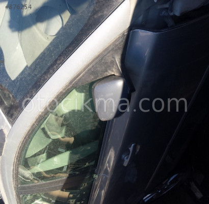 2005 VOLVO V50 HATASIZ SAĞ ÖN KAPI.