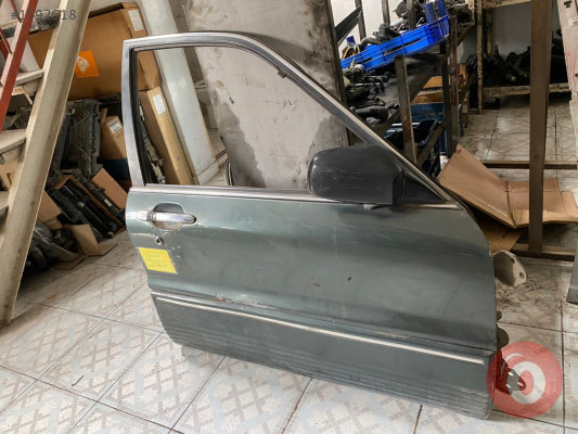 MİTSUBİSHİ GALANT SAĞ ÖN KAPI MENTEŞESİ  1990 MODEL