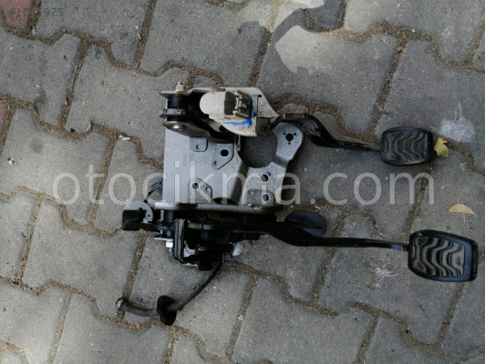 Transit & Custom Debriyaj ve Fren Pedalı BK2T 2450 BM SÖKME