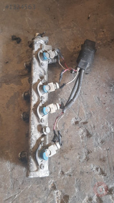 renault r19 1.8 çıkma benzin enjektör