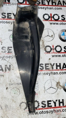 1K1815159A volkswagen golf jetta ön cam su tahliye kanalı