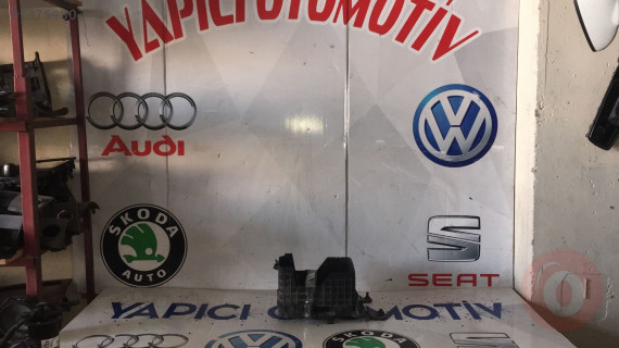 VW PASSAT B6 HATASIZ ORJİNAL ÇIKMA AKÜ ALTI/SİGORTA KAPAĞI
