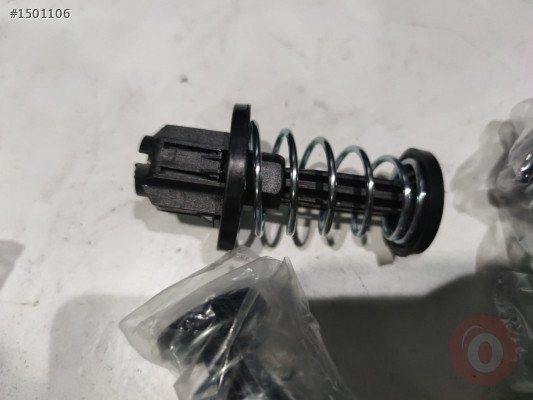 Mercedes C Serisi W205 Kaput Kilit Yayı A2058800027