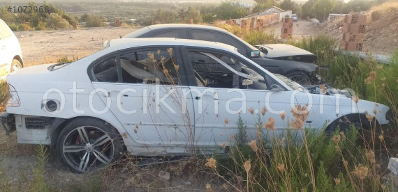BMW 320İ E46 SAĞ ÖN KAPI