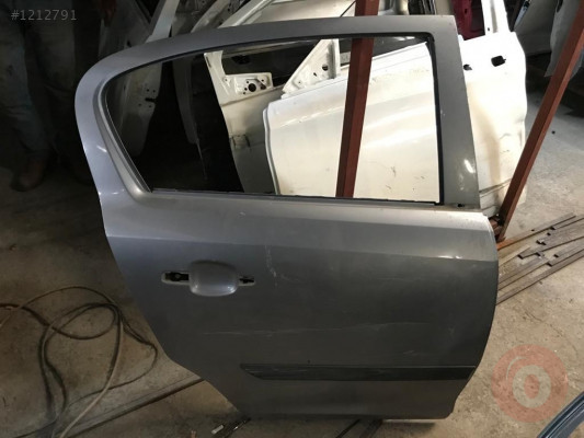 2012 opel corsa d sağ arkakapı 1200 tl