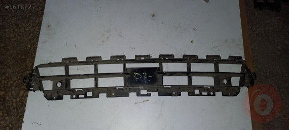 81A807647E - Audi Q2 Tampon Orta Izgara Orjinal Çıkma