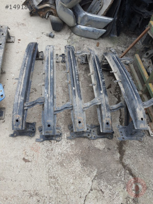 VOLKSWAGEN PASSAT B6 ÖN TAMPON DEMİRİ 3C0807109A
