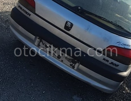 1998 model peugeot 306 1.8 benzinli çıkma arka tampon