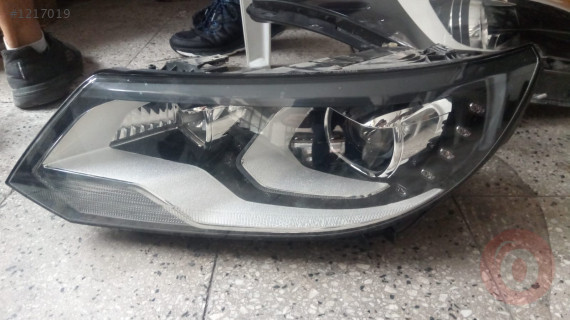 VOLKSWAGEN AMAROK SAĞ FAR VE TÜM ORJINAL ÇIKMA PARÇALAR