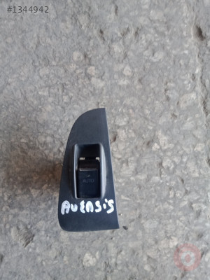 Toyota Avensis Cam Acma Düğmesi 2003-2008