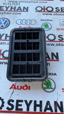 64226900748 6900748 bmw x1 E84 bagaj havalandırma kapağı