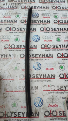 8W0837480 audi a4 2017 sağ ön kapı iç cam sıyırıcı fiti
