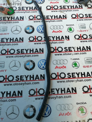 8P4837671 audi a3 2008 sağ ön kapı alt lastiği