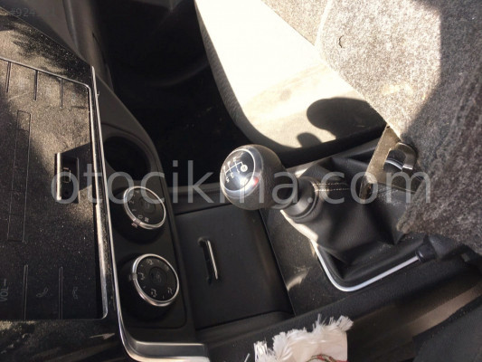 2017 TOYOTA COROLLA ORİJİNAL VİTES KONSOLU.