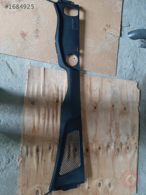 PORSCHE MACAN ÖN CAM ALTI PLASTİĞİ ÇIKMA ORJİNAL 95B819447D