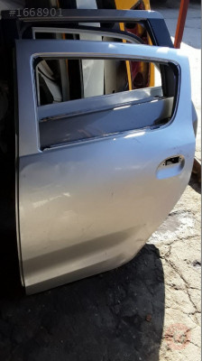 DACİA SANDERO  ÇIKMA SOL ARKA KAPI