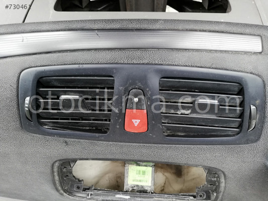 RENAULT MEGANE 3 ORTA ÜFLEME IZGARASI