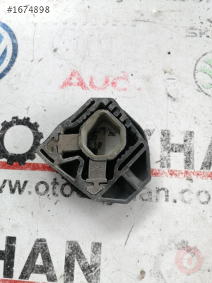 1K0121367 audi a3 2010 radyatör bağlantı takozu üst