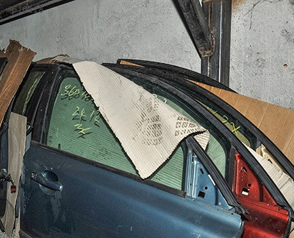 2008 VOLVO S40 HATASIZ SAĞ ÖN KAPI CAMI.