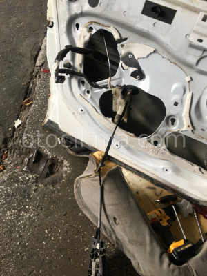 Çıkma Citroen c4 sol ön kapı kilidi orjinal