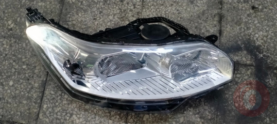 Citreon C5 ön sağ far letli
