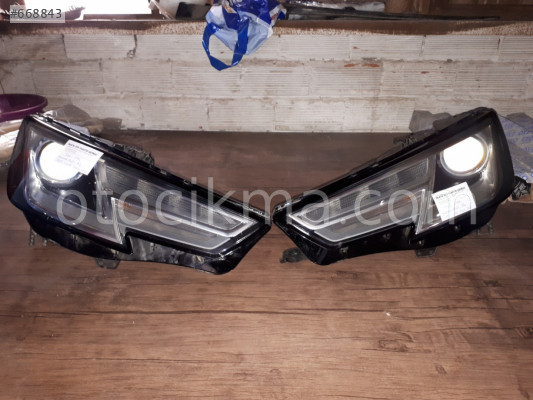 audi a4 sağ far  ve audi a4 tüm çıkma yedek parçalar