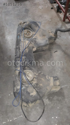 E46 BMW 3SERİSİ 318 İ BENZİN DEPOSU VE TÜM ÇIKMA PARÇALAR