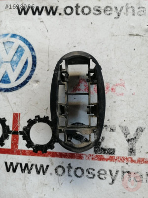 8D0937545E passat B5 sol orta direk tesisat fiş soket tutucu