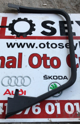 8V4867672 audi a3 sportback sağ arka kapı iç çerçeve kaplaması
