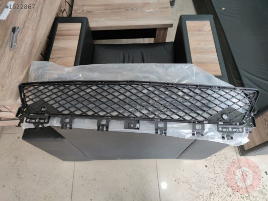Mercedes E Serisi W204 Ön Tampon Orta Izgara A2048850853