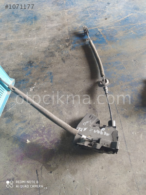 Renault Megane 4 çıkma sağ arka kapı kilidi 2016