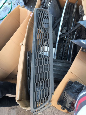 volkswagen polo tampon orta ızgara  çıkma parçalar