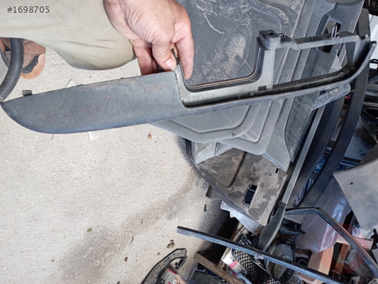 FORD FOCUS İÇ KAPAK