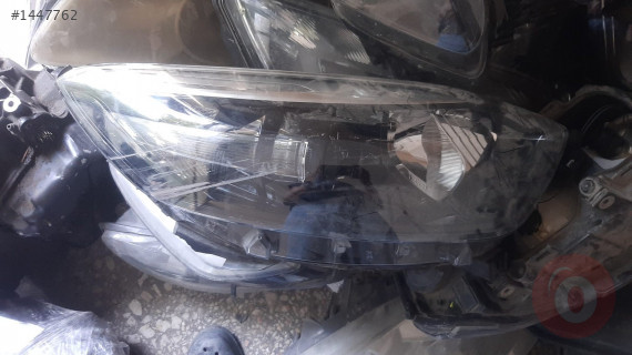 Renault captur sağ far  çıkma parçalar