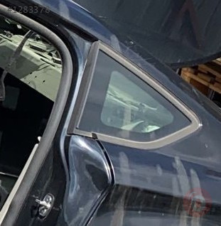 citroen c5 sol arka kelebek camı