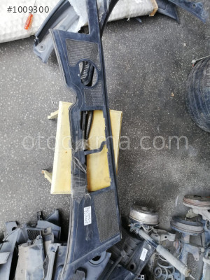 Audi A4 B8 Ön Cam Izgarası hatasız orjinal çıkma