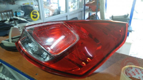 FORD FİESTA SAĞ STOP LAMBASI SÖKME HATASIZ ORİJİNAL 13-17