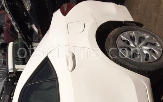 2017 TOYOTA COROLLA ORİJİNAL DEPO KAPAĞI.