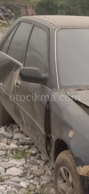 toyota corona 2.0 çıkma sağ yan panel