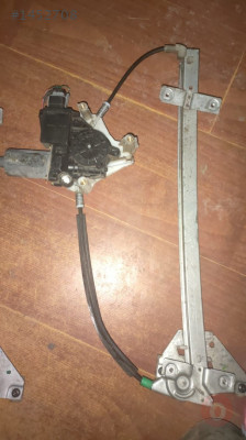 Mitsubishi Carisma çıkma sağ sol cam krikosu