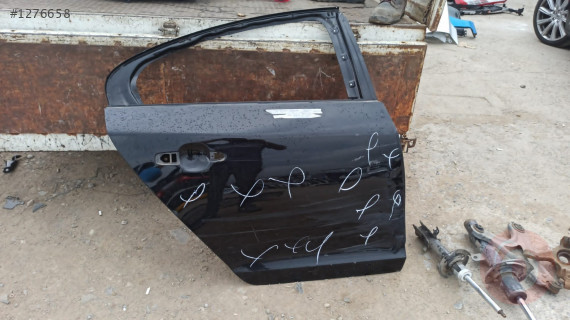 VOLVO S60 SAĞ ARKA KAPI SİYAH ÇIKMA ORİJİNAL 2012-19
