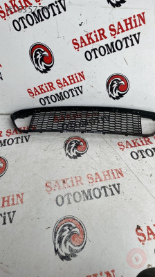 BMW E90 2008 TAMPON ORTA IZGARASI ÇIKMA PARÇA