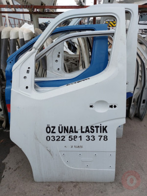 Renault mastır sol ön kapı direk hasarlı
