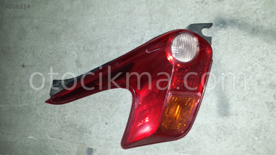 2015 NİSSAN QASHQAİ HATASIZ SAĞ STOP LAMBASI MEVCUTTUR.