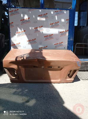 Mitsubishi Carisma Arka Bagaj Kapağı 2000-2005