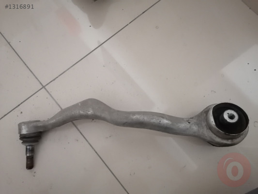 BMW F30 F20 SAĞ TAŞIYICI