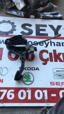 1K1721059BA skoda octavia 2005 1.6 benzinli debriyaj pedalı