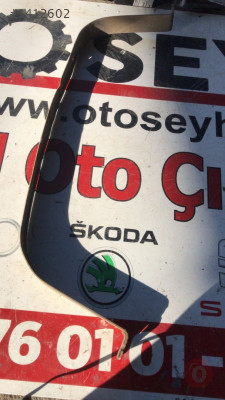 1K0201656C skoda octavia benzinli depo tutucu